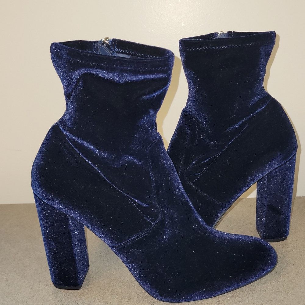 🦋Steve Madden Velvet Blue Ankle Boots🦋